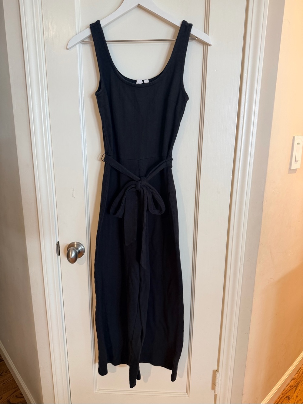 GAP Black Sleeveless Cropped Jumpsuit with Waist Tie Smsll